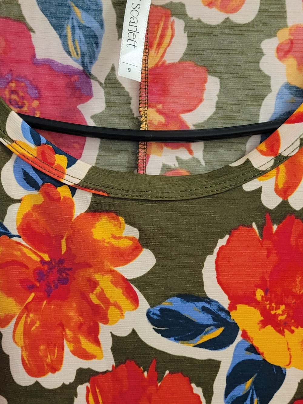 Dear Scarlett Floral Dolman Sleeve Women's Top - Olive Red & Yellow Size Sm - Picture 3 of 5